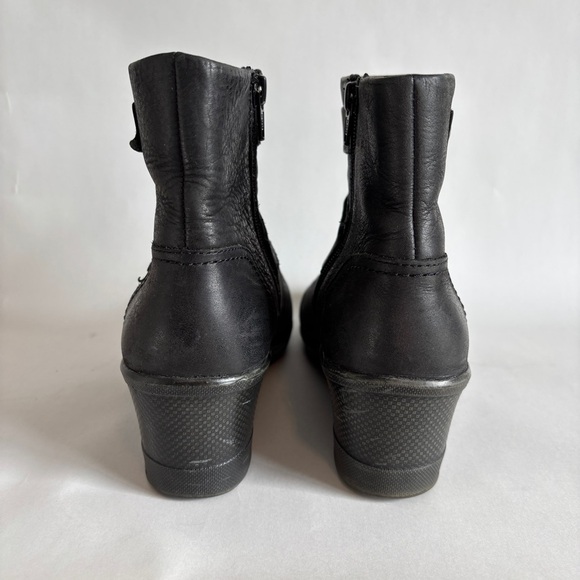 Keen Women's Kate Black Leather Wedge winter Ankle Bootie Side Zip Size 8 - Picture 3 of 7